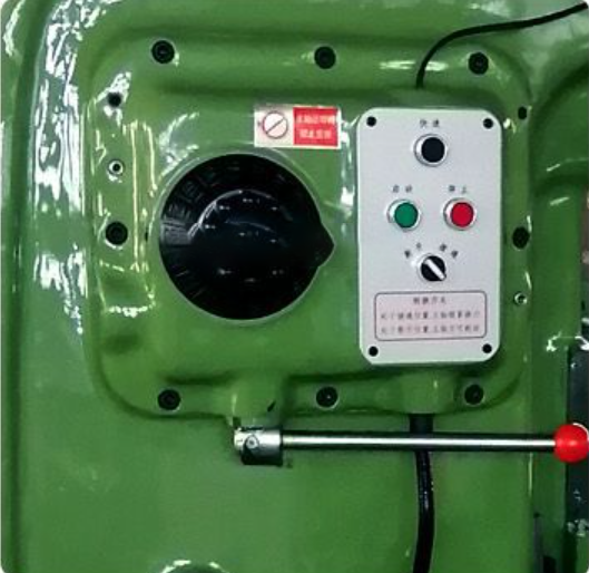 Machine de fraisage universelle à faible coût 1