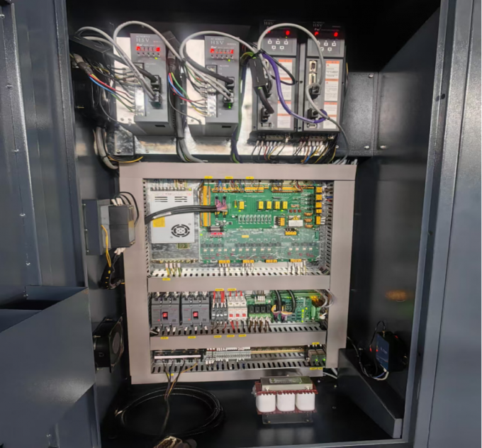 4 axes 3 axes Centre d'usinage vertical SV960L Taille de table 1100*550mm Centre de fraisage vertical 6