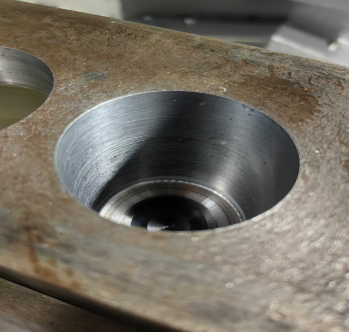 4 axes 3 axes Centre d'usinage vertical SV960L Taille de table 1100*550mm Centre de fraisage vertical 10