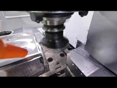 Machine de fraisage de centre d'usinage vertical à 4 axes à haute rigidité VMC1300
