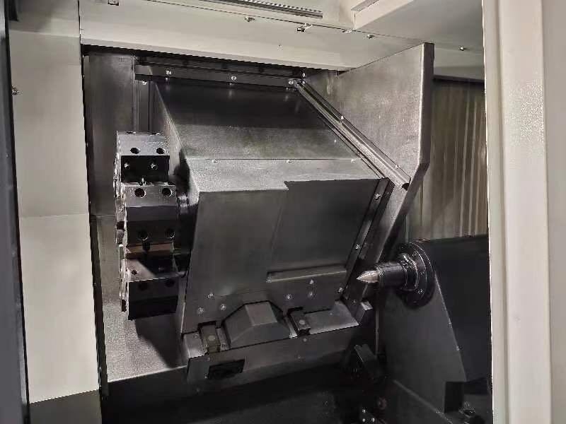 La commande numérique par ordinateur oblique horizontale du lit HTC40E/500 tournent le contrôle SMTCL SYMG du moteur GSK988TA Fanuc de 15KW 11KW