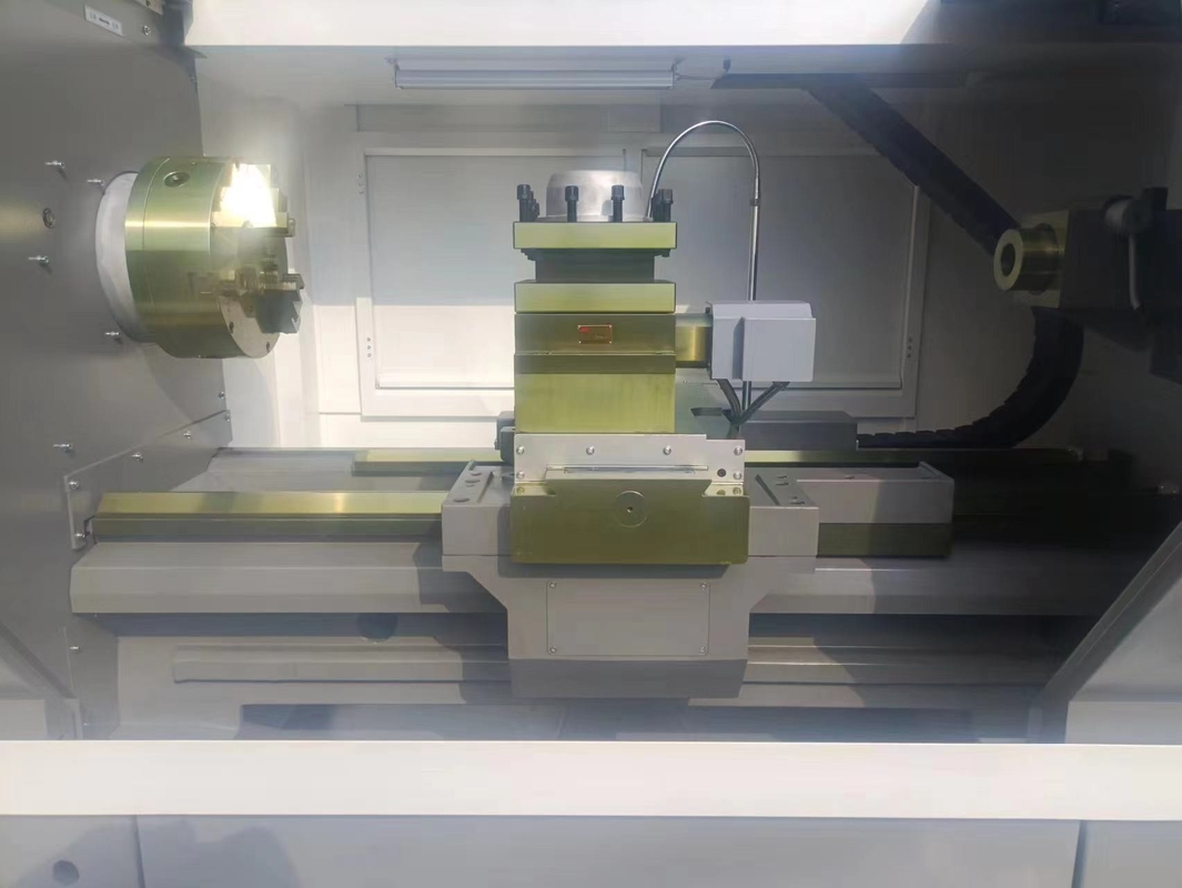 Tour CNC à lit plat horizontal pour l'usinage de matériaux métalliques