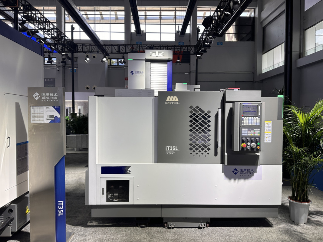 Le tour CNC horizontal Le tour métallique IT35L Machine de fraisage CNC SMTCL Lit incliné Le tour CNC