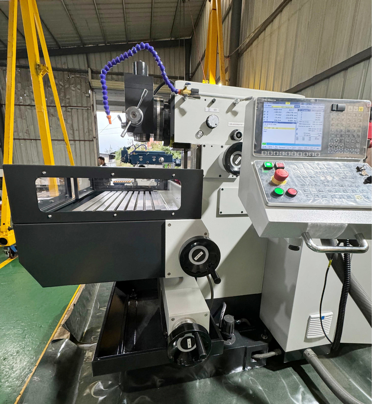 Machine de fraisage CNC verticale à 4 axes XKH8140A pour le traitement de moules de petite taille Machine de fraisage manuelle à outils universels