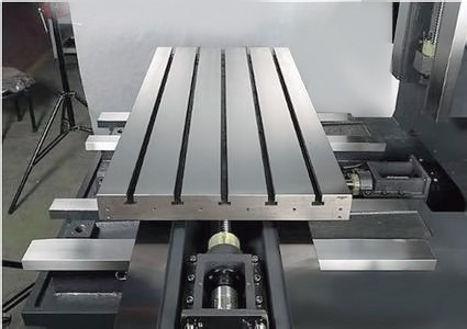 4 axes 3 axes Centre d'usinage vertical SV960L Taille de table 1100*550mm Centre de fraisage vertical