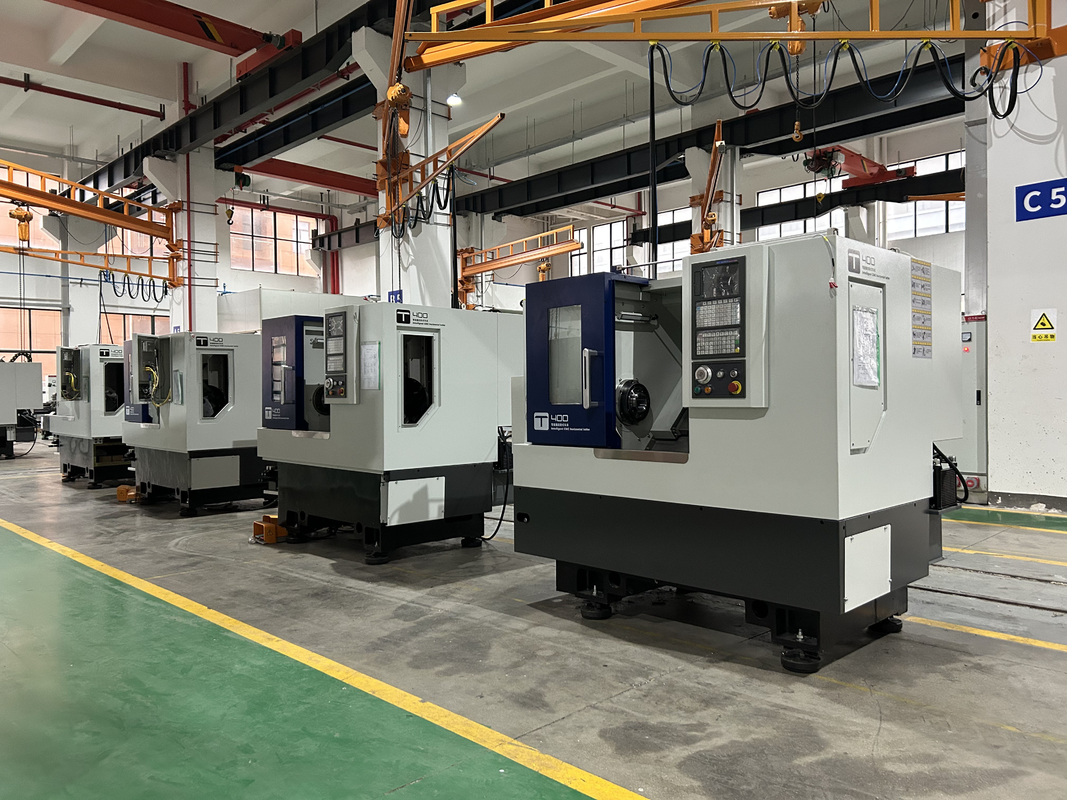 Le tour CNC horizontal T400 GSK contrôle 8 station Servo tourelle en pente Le tour CNC