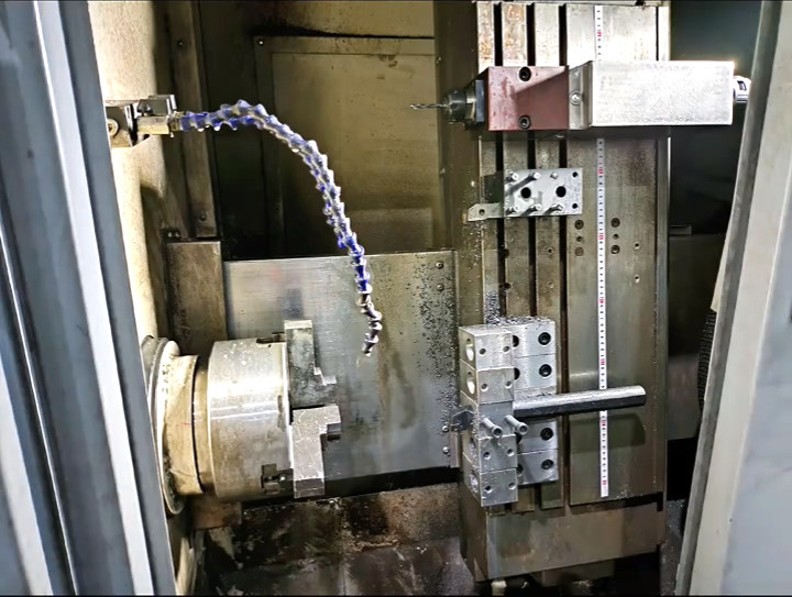 Le tour CNC CHK46 Type d'outil de bande Post de coupe de précision Lit incliné CNC tourner la machine