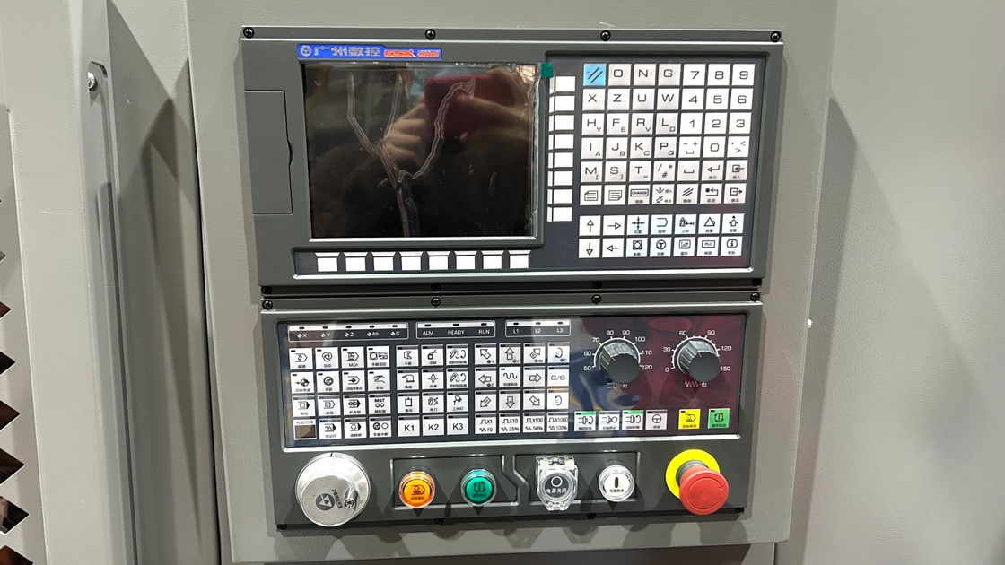 Le tour CNC CHK46 Type d'outil de bande Post de coupe de précision Lit incliné CNC tourner la machine