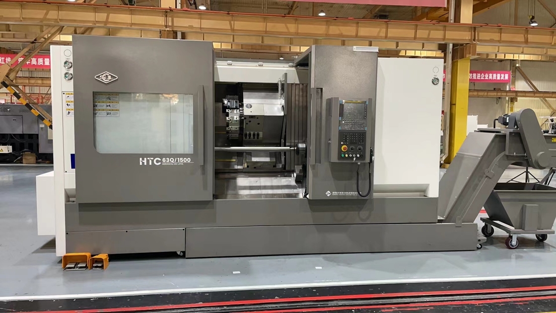 Le tour CNC à lit incliné HTC63Q Longueur maximale de coupe 3000 mm Fuseau de coupe lourd Tour CNC horizontal