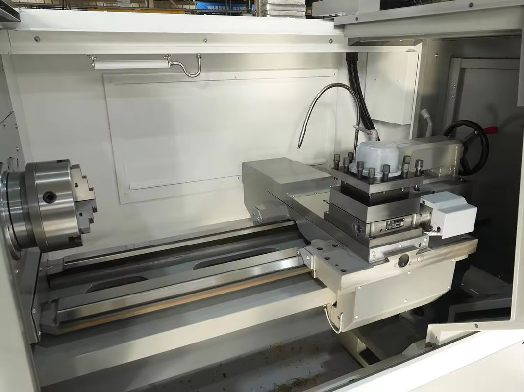 Le tour CNC CAK63285 à lit plat La machine à tour CNC à 4 stations tourelle avec servo moteur