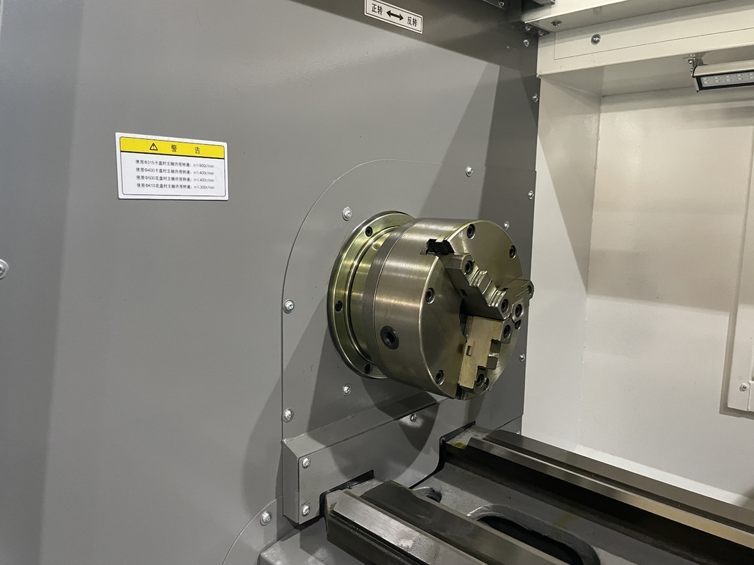 Tour CNC à lit plat horizontal pour l'usinage de matériaux métalliques