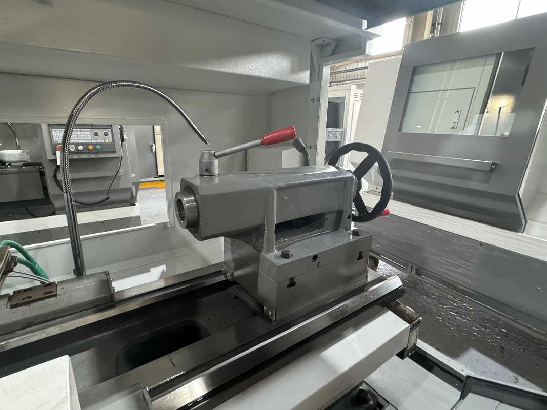 Tour CNC à lit plat horizontal pour l'usinage de matériaux métalliques