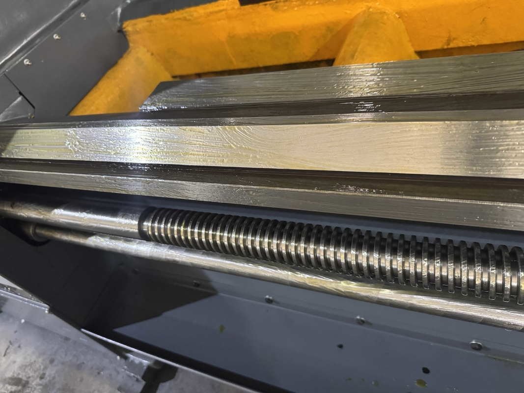 CW6180F Tour horizontal ordinaire robuste, largeur de rail de guidage 600mm, tour manuel sur socle