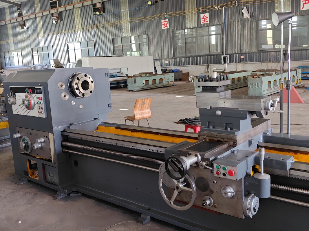 12m type de plancher Machine à tour horizontal lourd CW6180F tour à tour universel