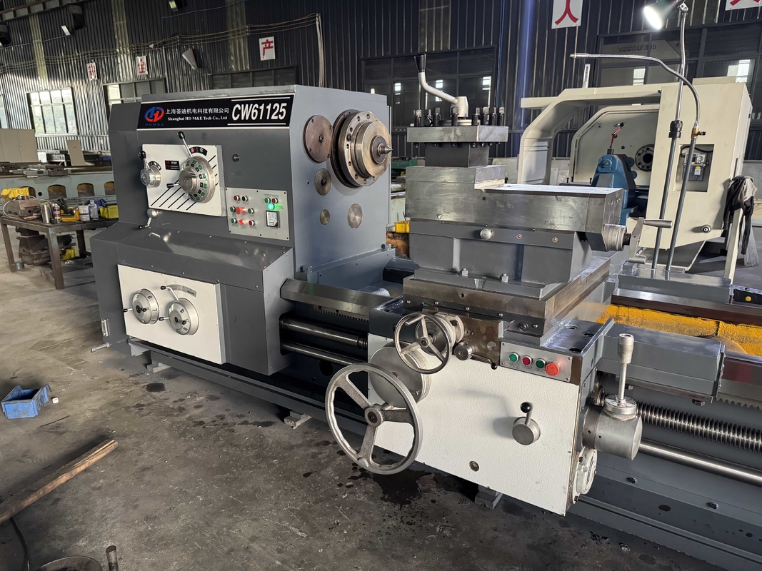 Tourneau de travail lourd puissant CW61125 Tourneau à grande broche de 130 mm moteur horizontal ordinaire