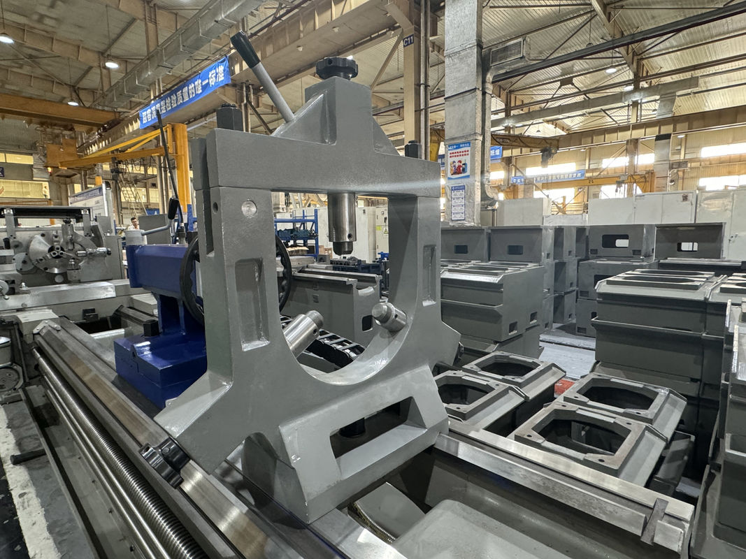 Le tour conventionnel de 6 mètres La machine de tour CW6180B Démètre de balancement 800 mm Tour manuel en métal