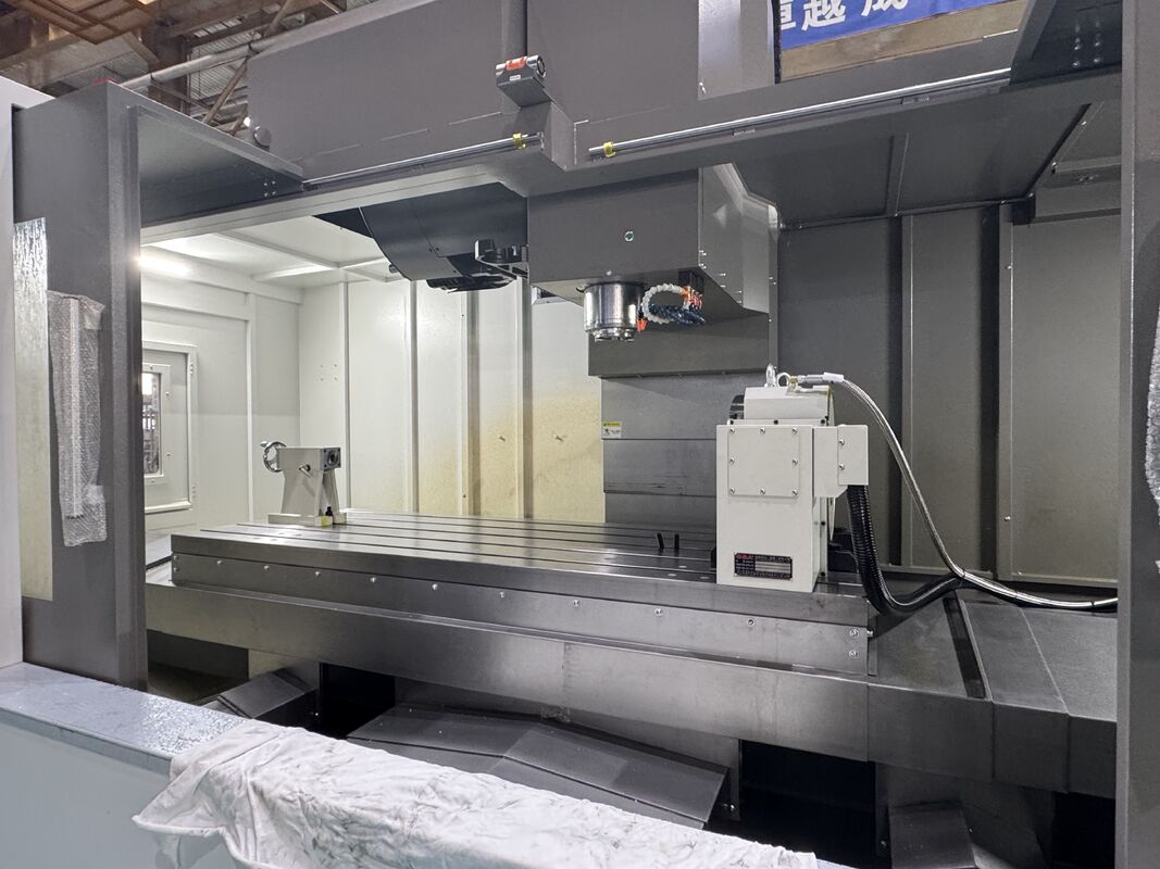 Machine de fraisage verticale CNC à 3/4 axes lourds SMTCL VMC2100B pour l'usinage de précision industrielle