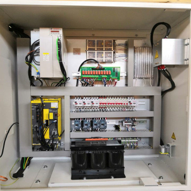 Le tour CNC CAK63285 à lit plat La machine à tour CNC à 4 stations tourelle avec servo moteur