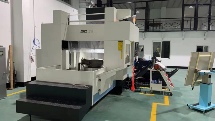 Type forme de fraisage de forage BT50 du portique GD1313 d'outil de centre d'usinage de commande numérique par ordinateur