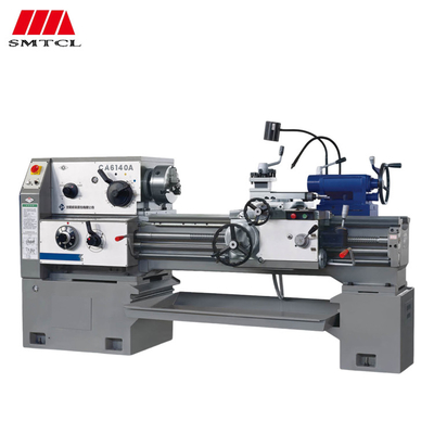 La machine à tourner les métaux CA6150A est une machine à tourner manuellement.